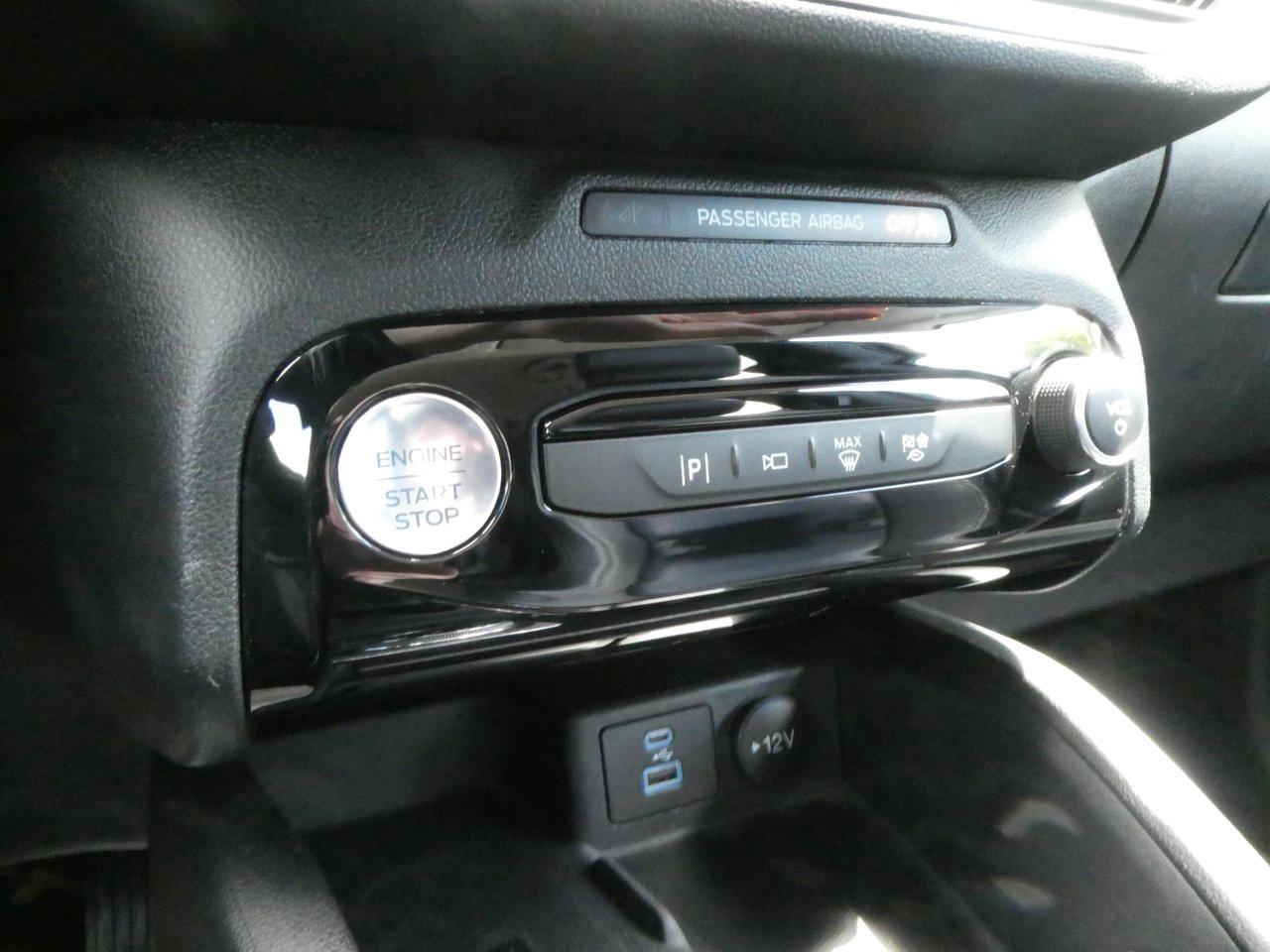 2023 Ford Escape Hybrid Platinum | Heated Seats | Backup Cam | Nav | Photo