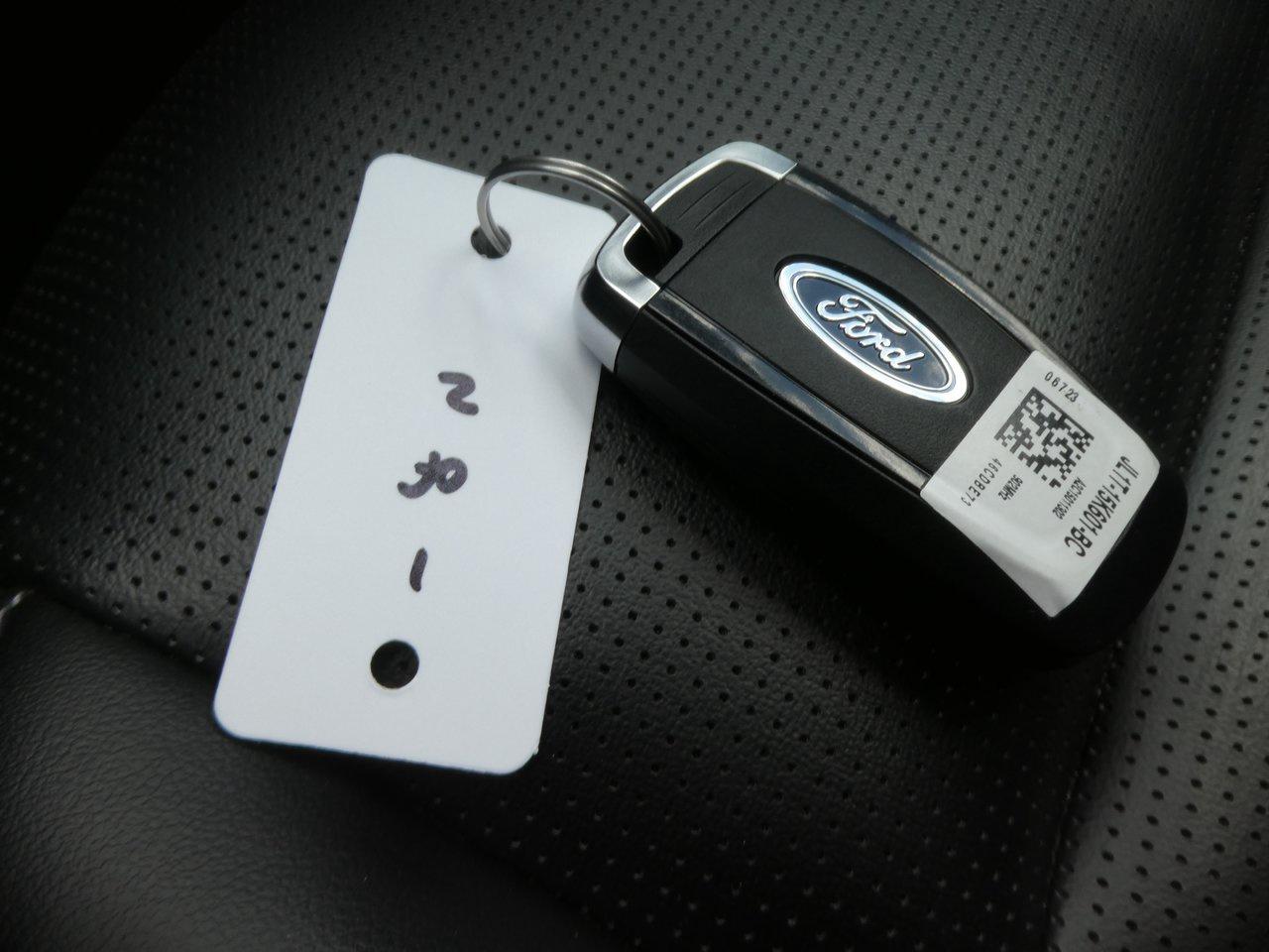 2023 Ford Escape Hybrid Platinum | Heated Seats | Backup Cam | Nav | Photo