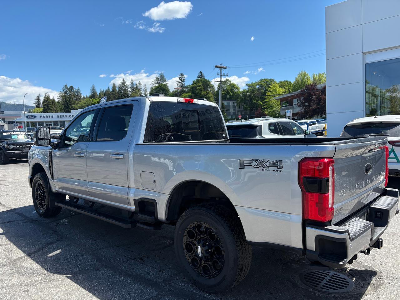 2024 Ford F-350 Super Duty SRW Lariat Photo2