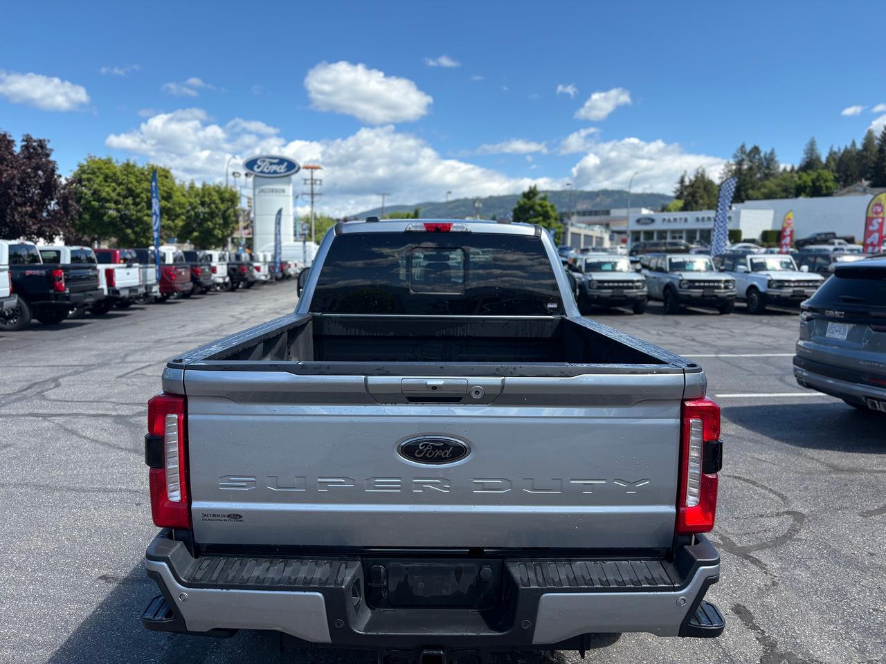 2024 Ford F-350 Super Duty SRW Lariat Photo3