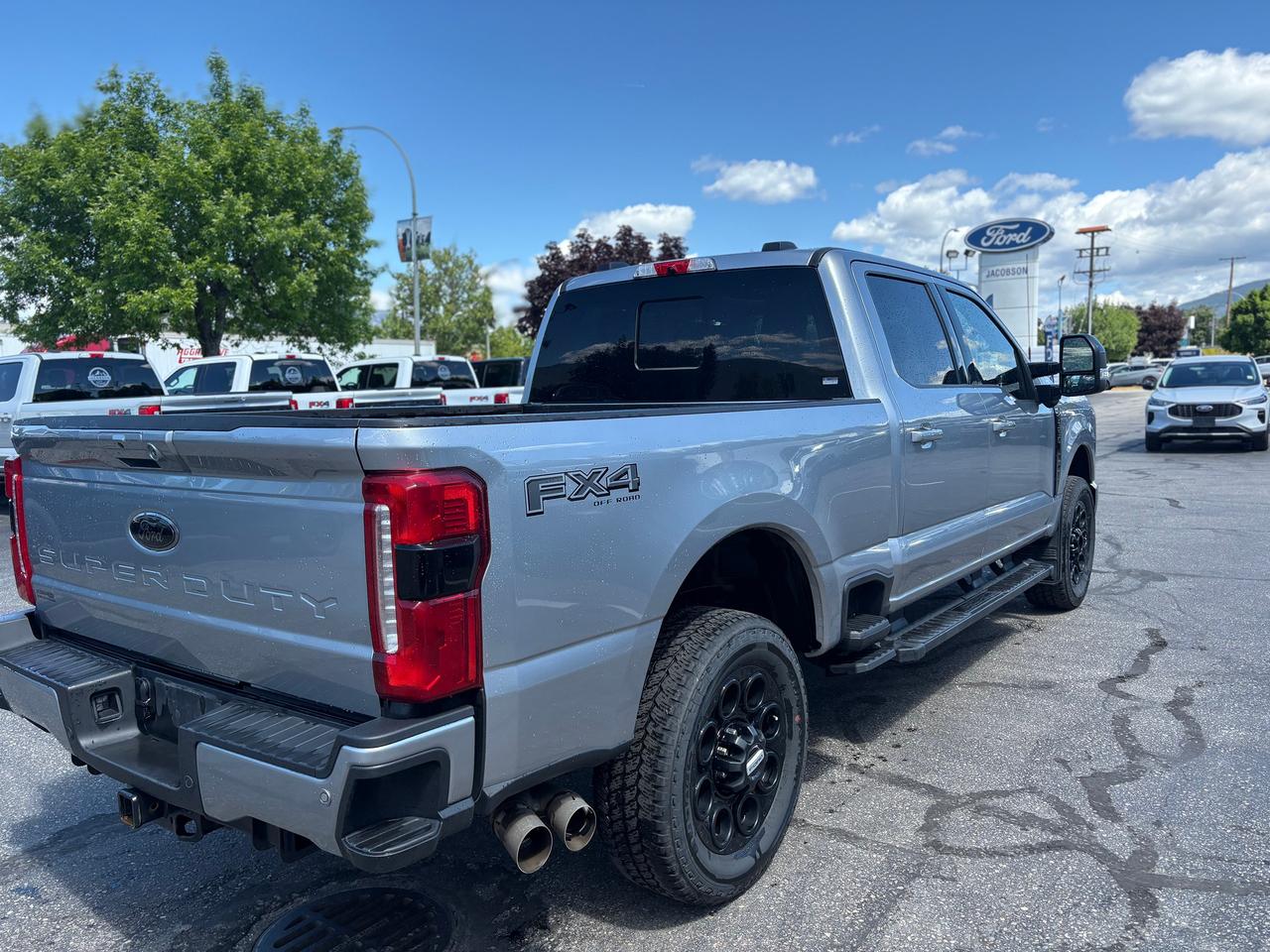 2024 Ford F-350 Super Duty SRW Lariat Photo4