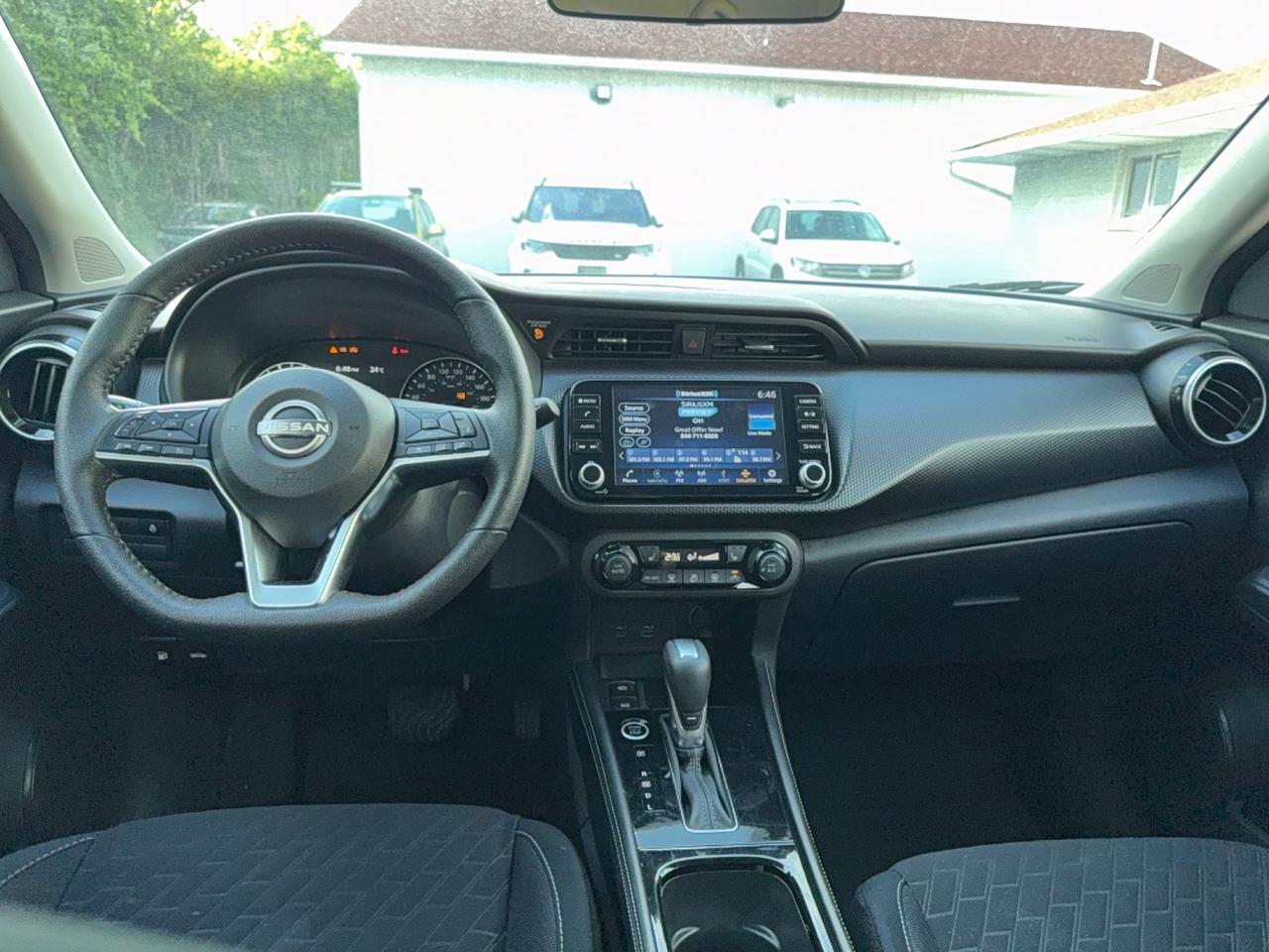 2025 Nissan Kicks Play SV - HEATED SEATS - HEAED WHEEL - APPLE CARPLAY - ANDROID AUTO - CRUISE CONTROL - FACTORY WARRANTY Photo