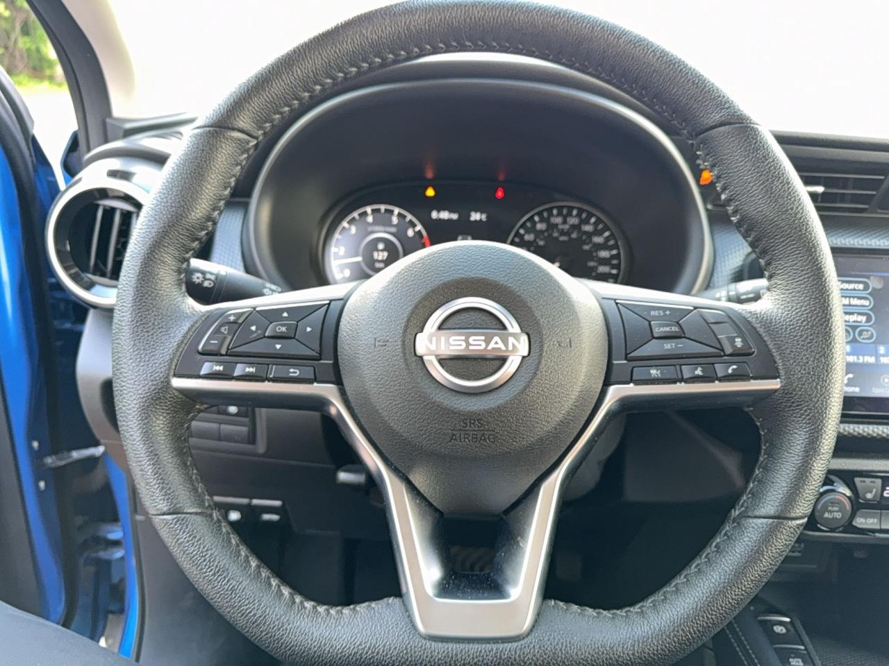 2025 Nissan Kicks Play SV - HEATED SEATS - HEAED WHEEL - APPLE CARPLAY - ANDROID AUTO - CRUISE CONTROL - FACTORY WARRANTY Photo
