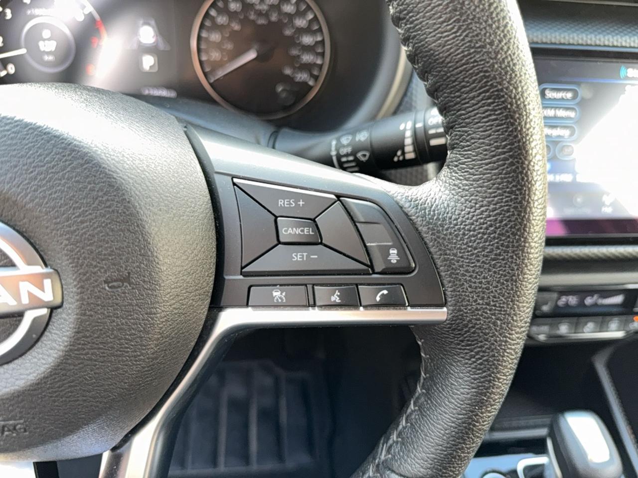 2025 Nissan Kicks Play SV - HEATED SEATS - HEAED WHEEL - APPLE CARPLAY - ANDROID AUTO - CRUISE CONTROL - FACTORY WARRANTY Photo
