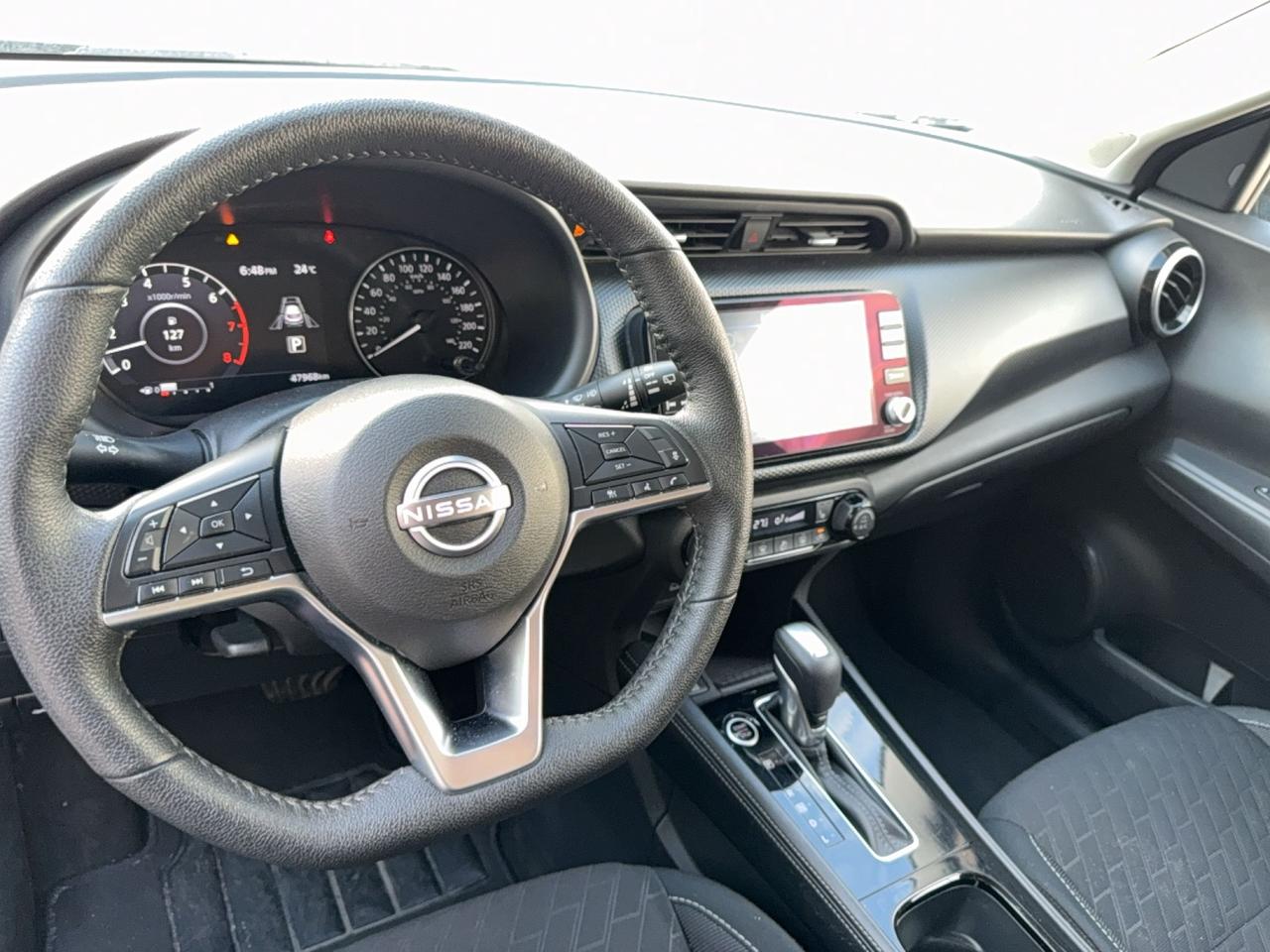 2025 Nissan Kicks Play SV - HEATED SEATS - HEAED WHEEL - APPLE CARPLAY - ANDROID AUTO - CRUISE CONTROL - FACTORY WARRANTY Photo