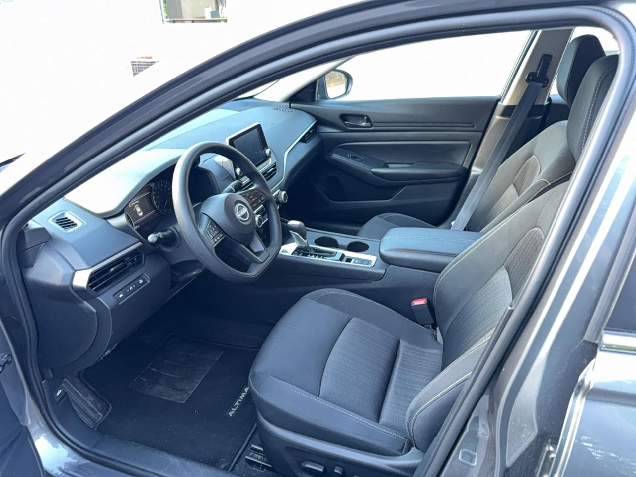 2025 Nissan Altima S AWD - HEATED - SEATS - APPLE CARPLAY - ANDROID AUTO - CRUISE CONTROL Photo