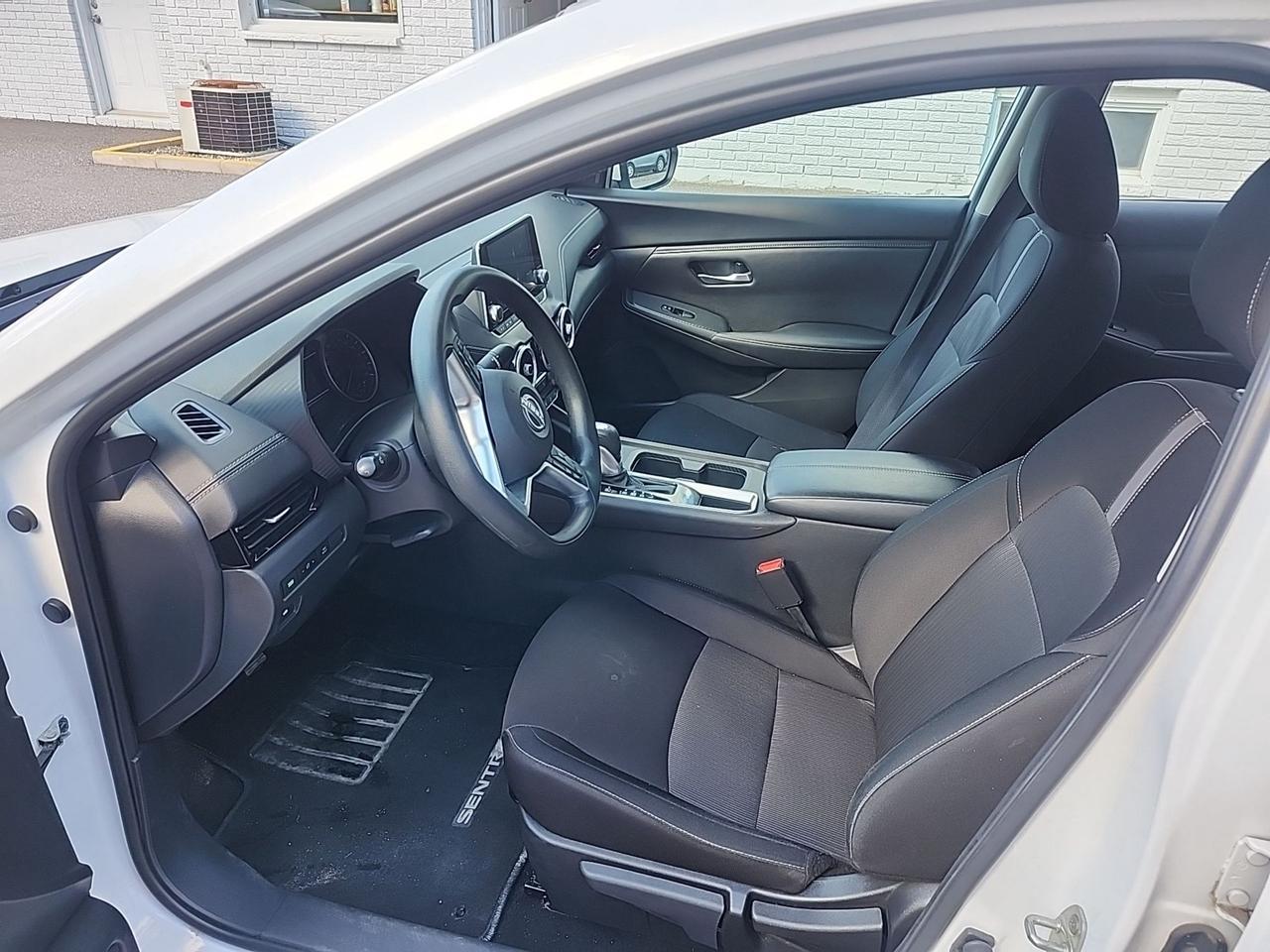 2025 Nissan Sentra SV Photo