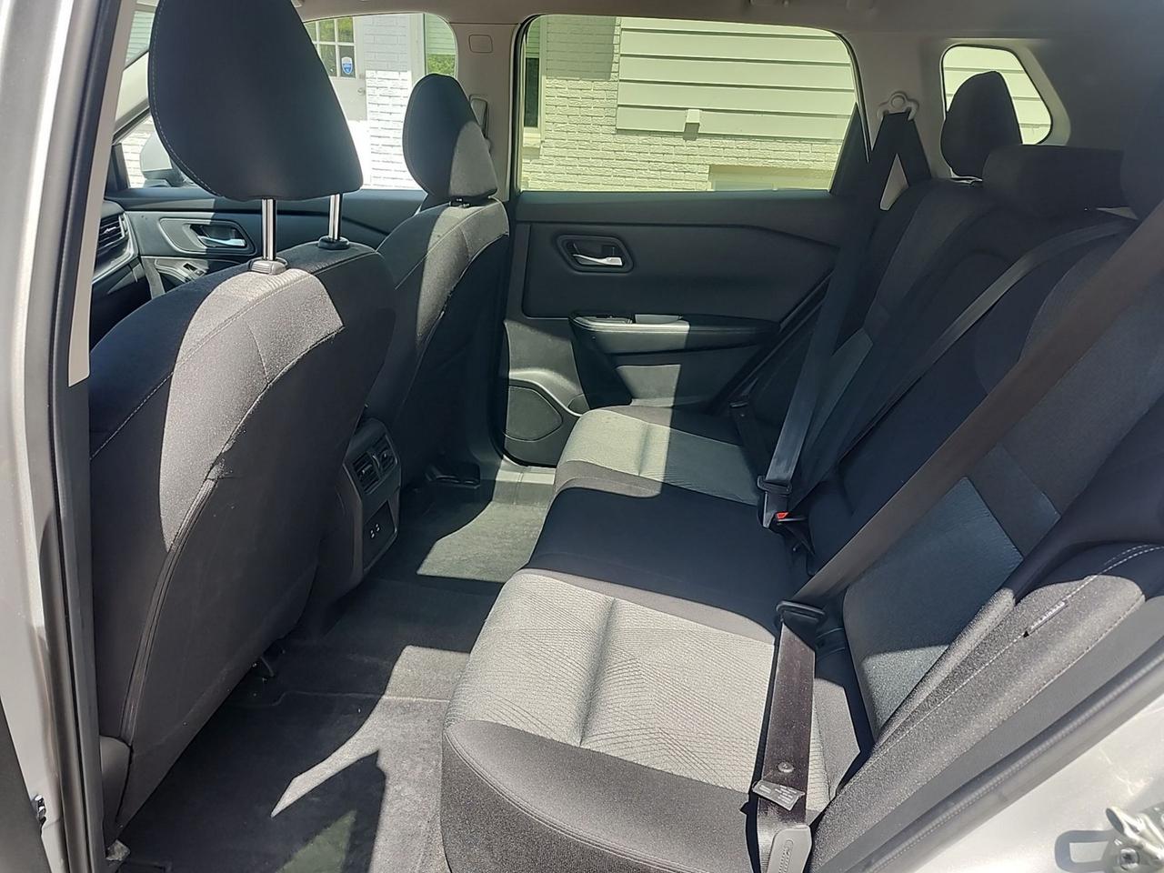 2025 Nissan Rogue SV MOONROOF Photo