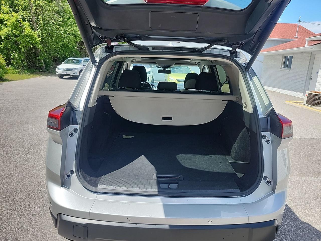 2025 Nissan Rogue SV MOONROOF Photo