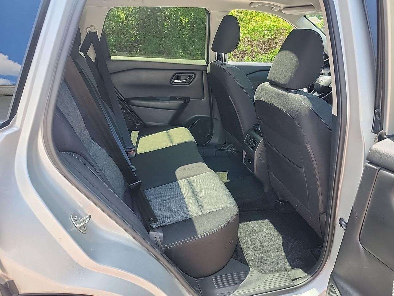 2025 Nissan Rogue SV MOONROOF Photo