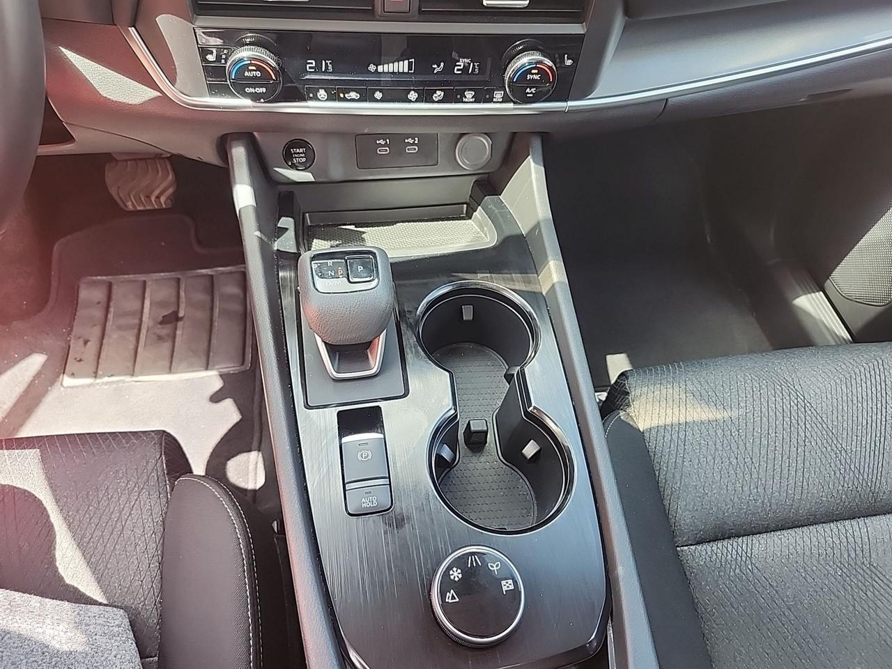2025 Nissan Rogue SV MOONROOF Photo