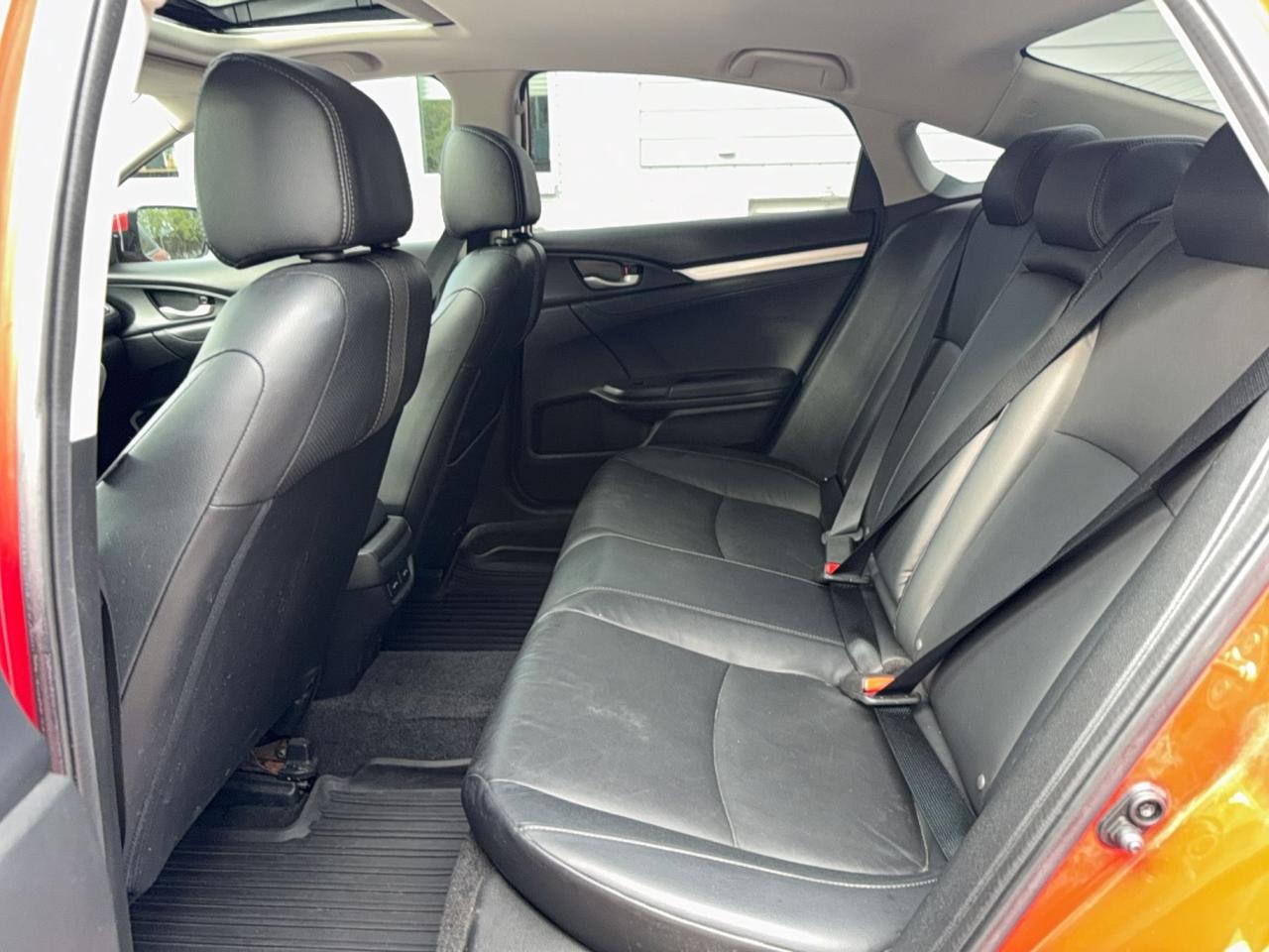 2020 Honda Civic TOURING - SUNROOF - LEATHER-DRIVE ASSIST Photo