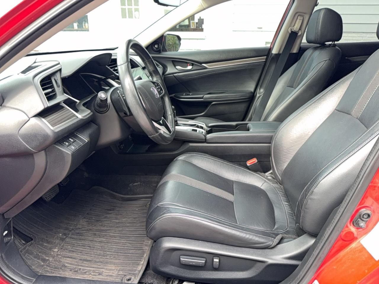 2020 Honda Civic TOURING - SUNROOF - LEATHER-DRIVE ASSIST Photo