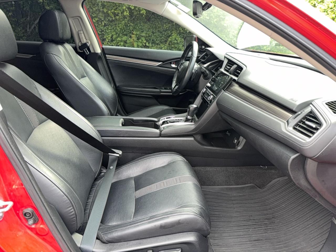 2020 Honda Civic TOURING - SUNROOF - LEATHER-DRIVE ASSIST Photo