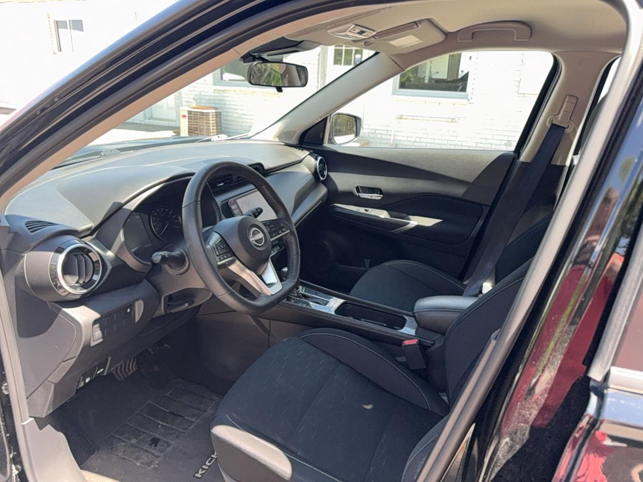 2024 Nissan Kicks SV -  HEATED SEATS - APPLE CARPLAY - ANDROID AUTO - FACTORY WARRANTY Photo