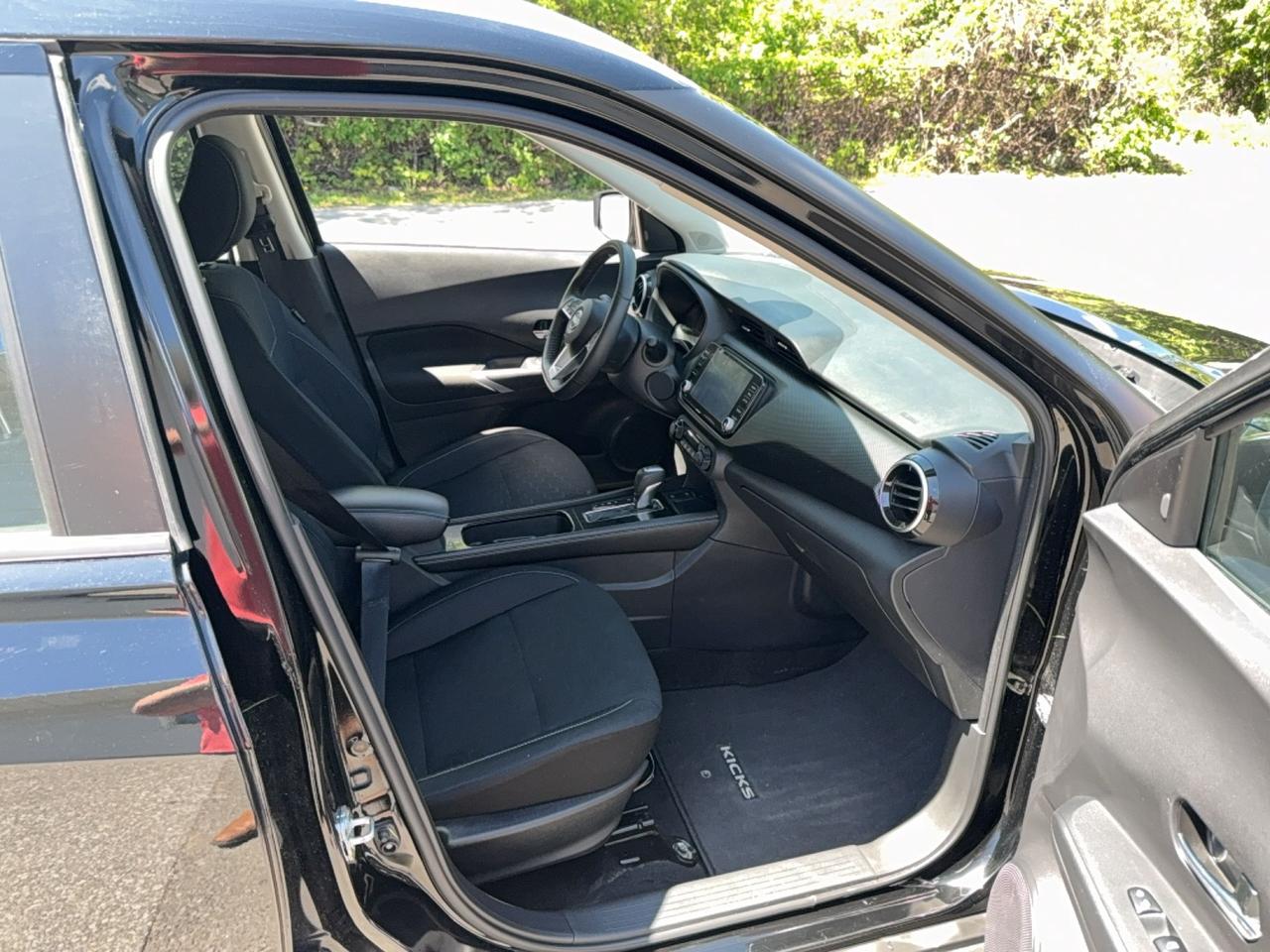 2024 Nissan Kicks SV -  HEATED SEATS - APPLE CARPLAY - ANDROID AUTO - FACTORY WARRANTY Photo