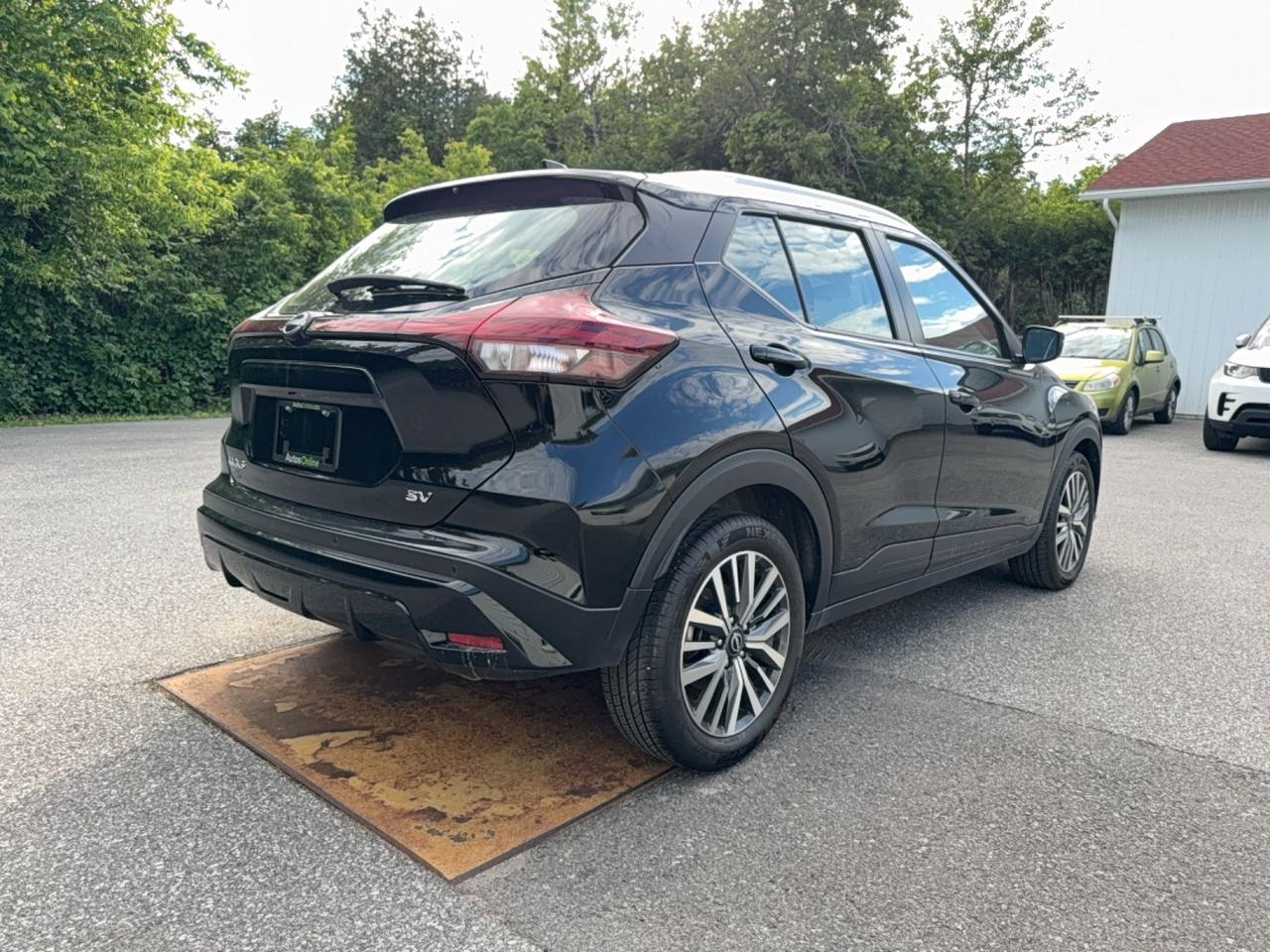 2024 Nissan Kicks SV -  HEATED SEATS - APPLE CARPLAY - ANDROID AUTO - FACTORY WARRANTY Photo4