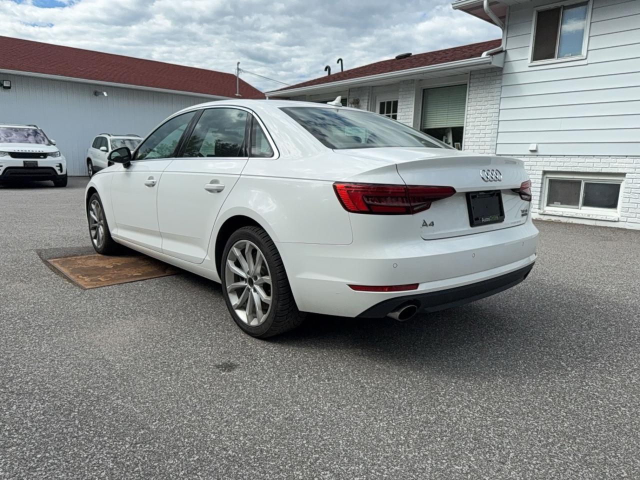 2017 Audi A4 PROGRESSIV AWD-NAVIGATION-360CAM-SUNROOF Photo2