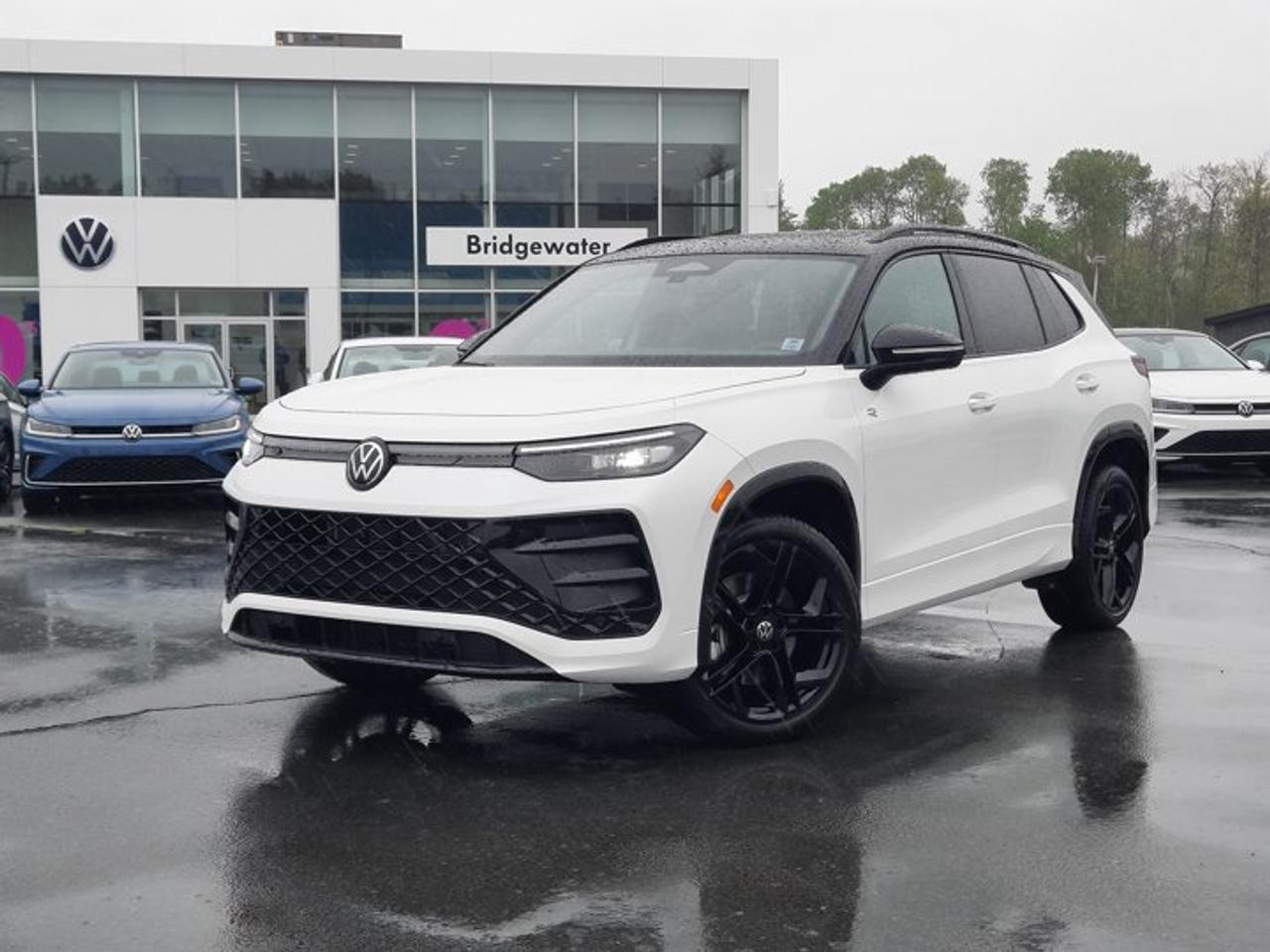 Small SUV 4WD, Comfortline R-Line Black Edition 4MOTION, 8-Speed Automatic w/OD, Intercooled Turbo Regular Gasoline I-4 2.0 L/121