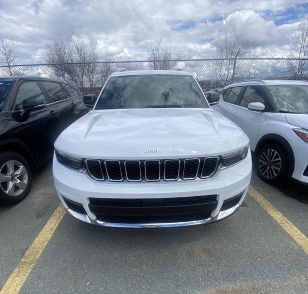 2024 Jeep Grand Cherokee L Limited 4X4 | 3rd Row | Leather | Nav | Adaptive Cruise | Power Liftgate | Power Seat | and More ! Photo