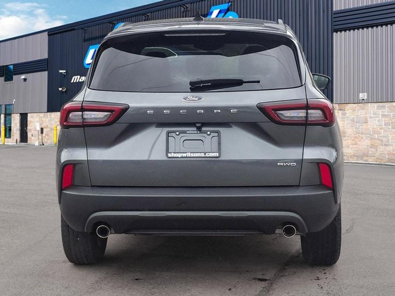 2025 Ford Escape ST-Line AWD | Heated Seats + Steering | Remote Start | Split Leather | and More ! Photo