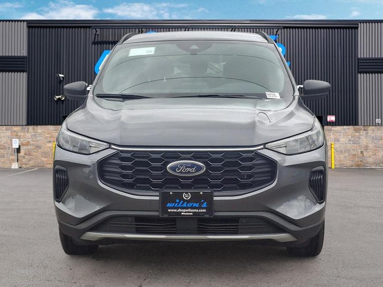 2025 Ford Escape ST-Line AWD | Heated Seats + Steering | Remote Start | Split Leather | and More ! Photo