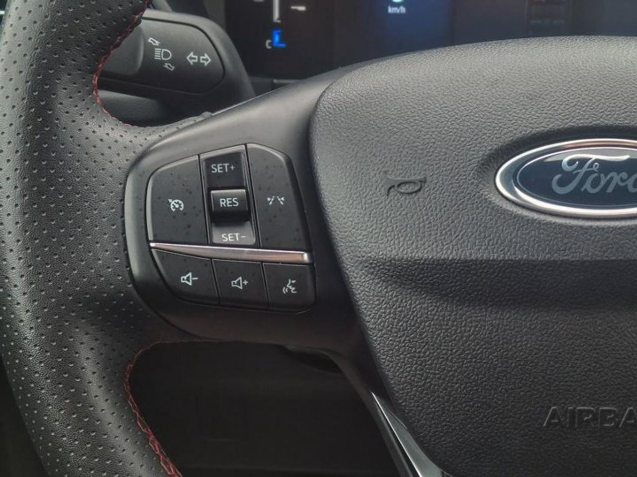 2025 Ford Escape ST-Line AWD | Heated Seats + Steering | Remote Start | Split Leather | and More ! Photo