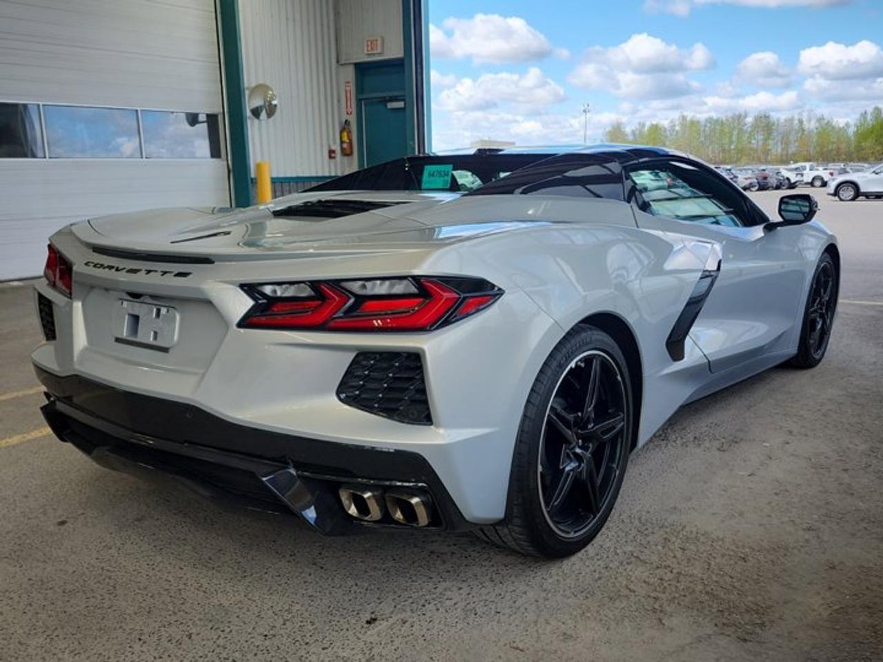 2024 Chevrolet Corvette 2LT | Performance Exhaust | GT2 Seats | HUD | Cooled Seats | Nav | Power Seat | CarPlay and More ! Photo