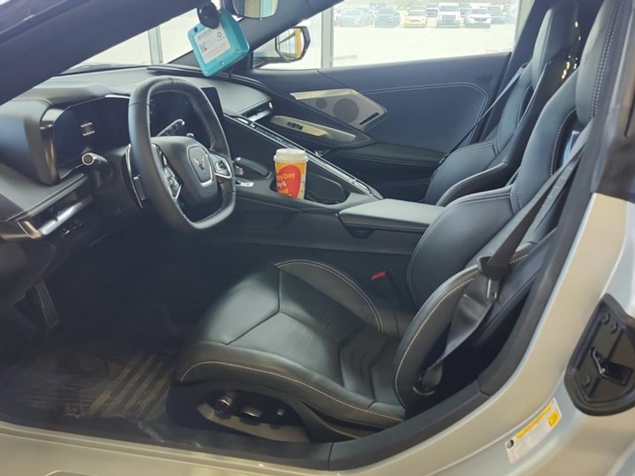 2024 Chevrolet Corvette 2LT | Performance Exhaust | GT2 Seats | HUD | Cooled Seats | Nav | Power Seat | CarPlay and More ! Photo