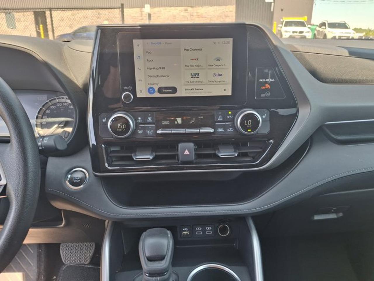2023 Toyota Highlander LE AWD | Radar Cruise | Heated Seats | Power Seat | CarPlay + Android | Rear Camera | and More ! Photo3