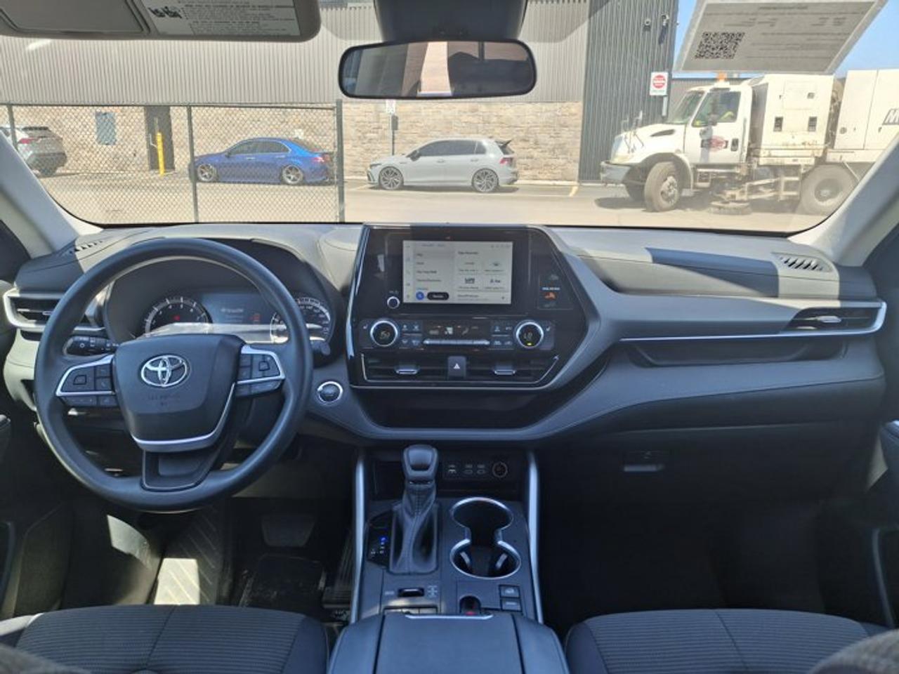 2023 Toyota Highlander LE AWD | Radar Cruise | Heated Seats | Power Seat | CarPlay + Android | Rear Camera | and More ! Photo