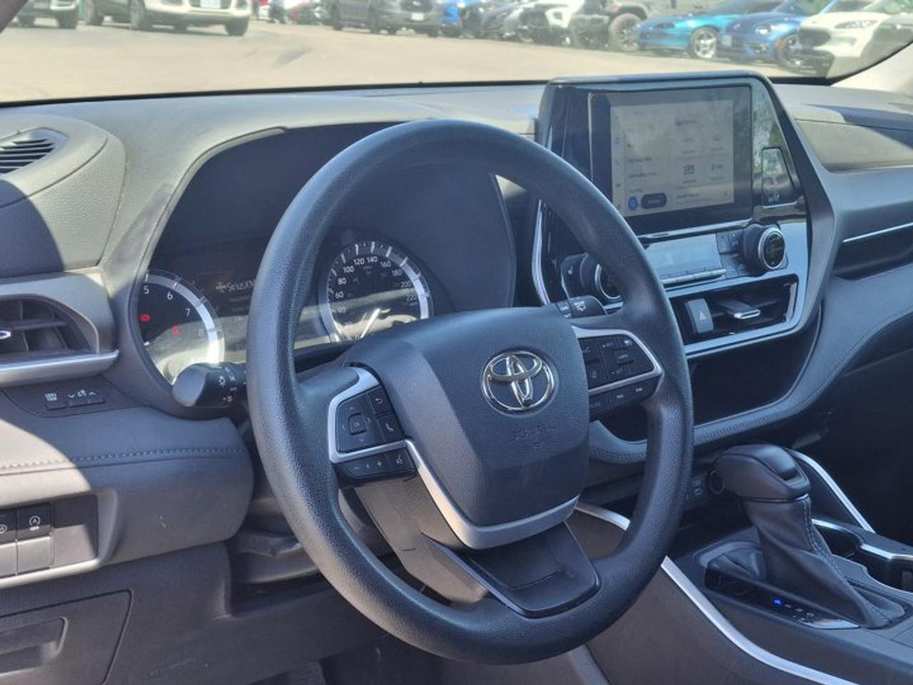 2023 Toyota Highlander LE AWD | Radar Cruise | Heated Seats | Power Seat | CarPlay + Android | Rear Camera | and More ! Photo