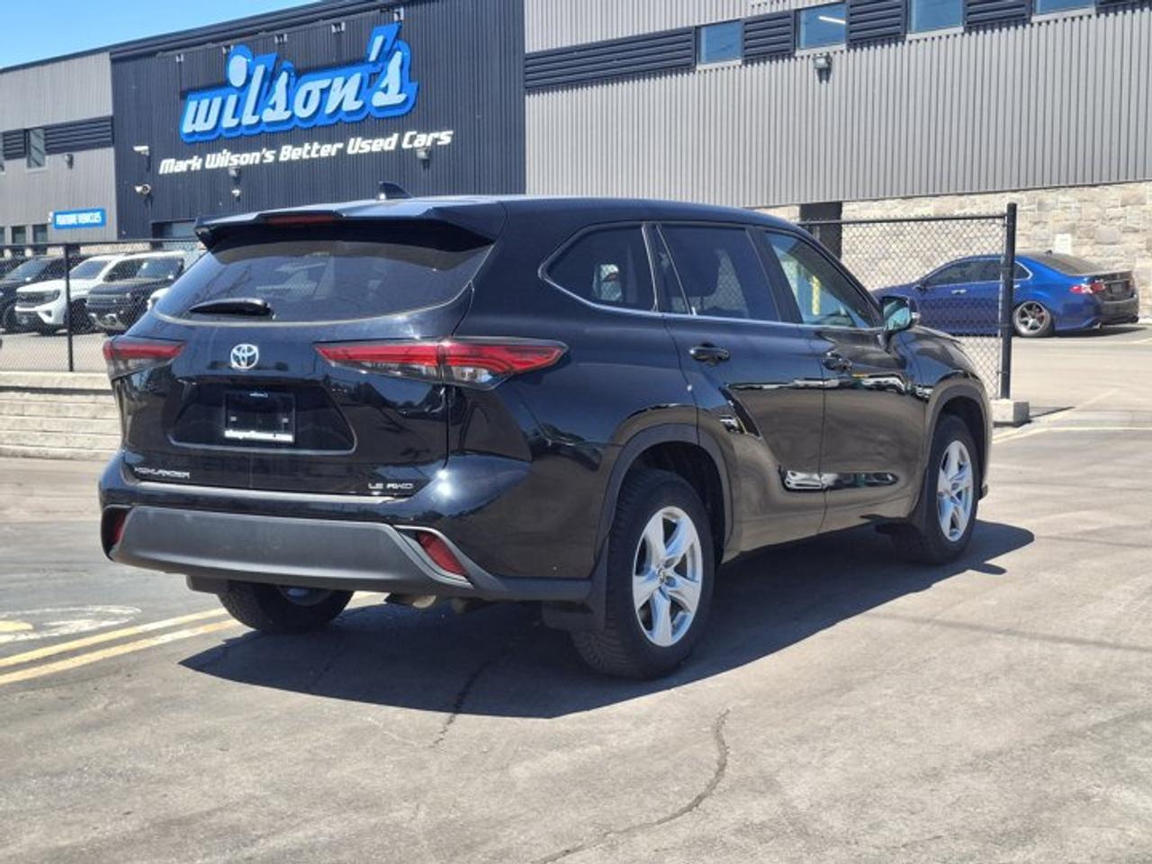 2023 Toyota Highlander LE AWD | Radar Cruise | Heated Seats | Power Seat | CarPlay + Android | Rear Camera | and More ! Photo