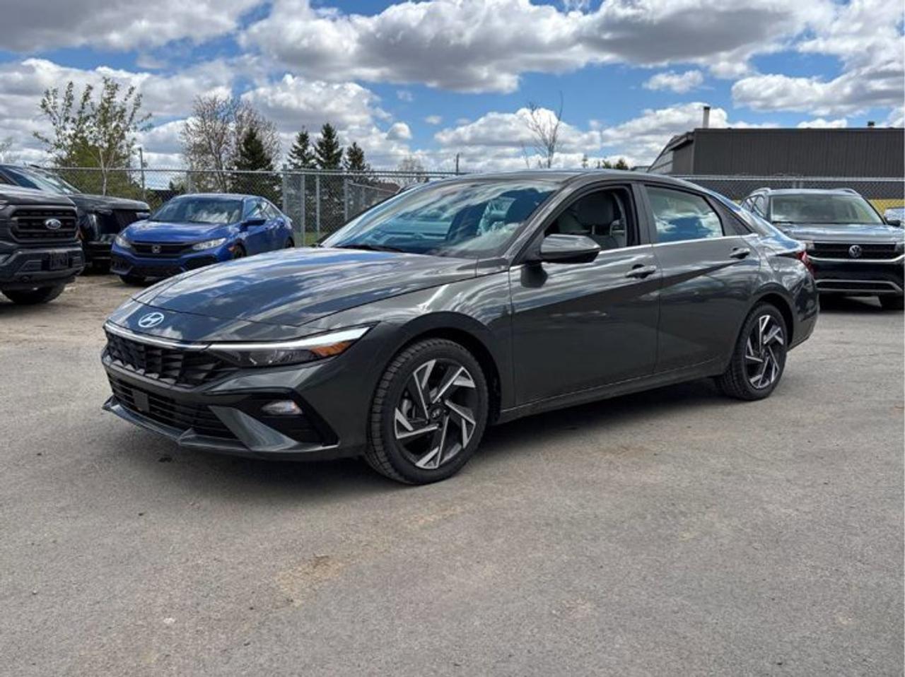 2025 Hyundai Elantra Luxury | Leather | Sunroof | Heated Seats | Adaptative Cruise | Bose Audio | CarPlay and More ! Photo0