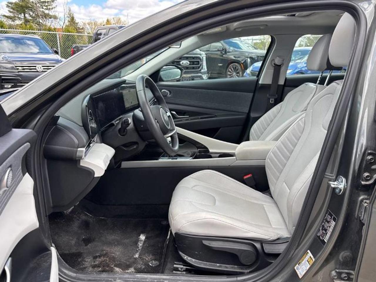 2025 Hyundai Elantra Luxury | Leather | Sunroof | Heated Seats | Adaptative Cruise | Bose Audio | CarPlay and More ! Photo