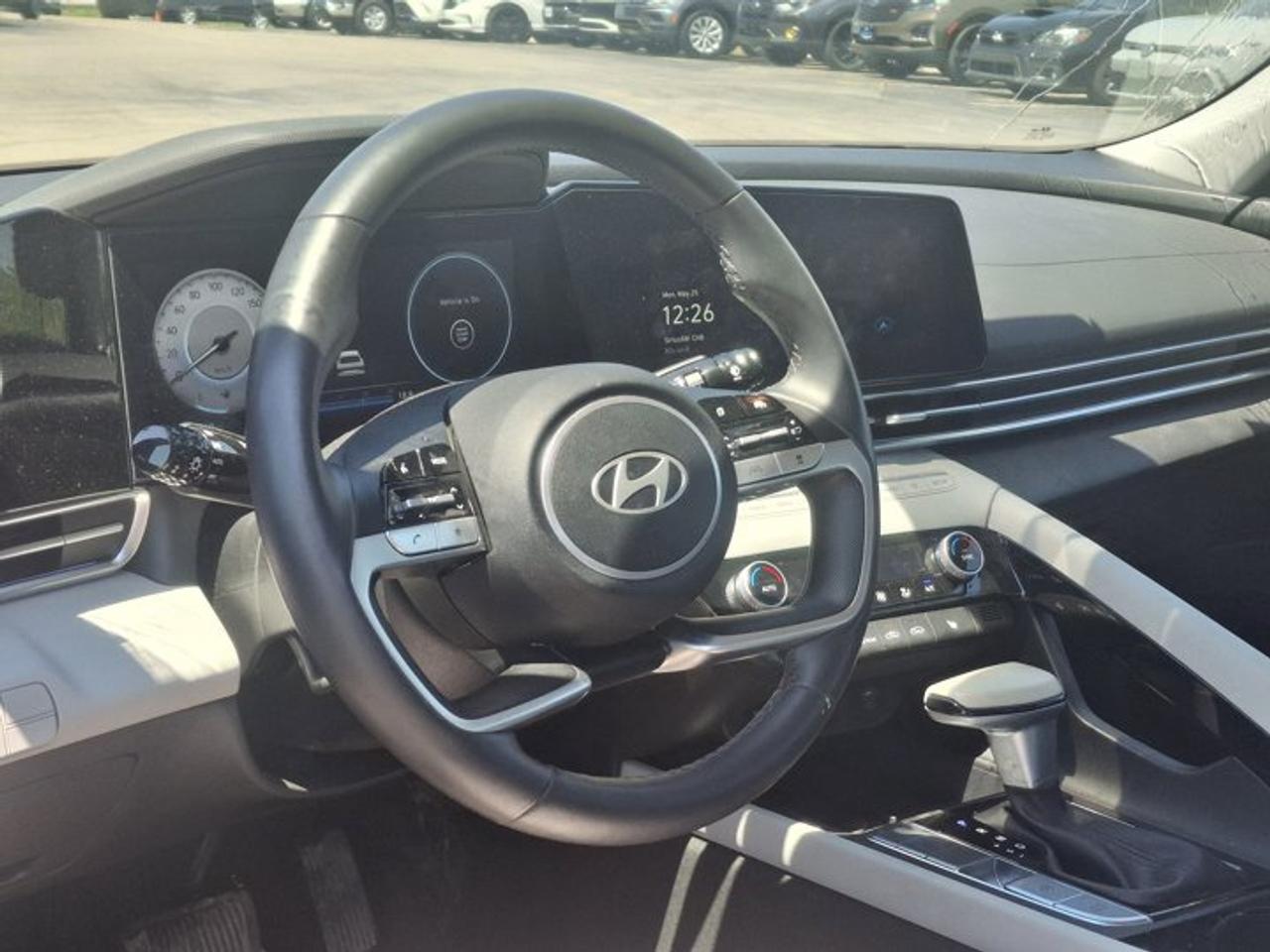2025 Hyundai Elantra Luxury | Leather | Sunroof | Heated Seats | Adaptative Cruise | Bose Audio | CarPlay and More ! Photo