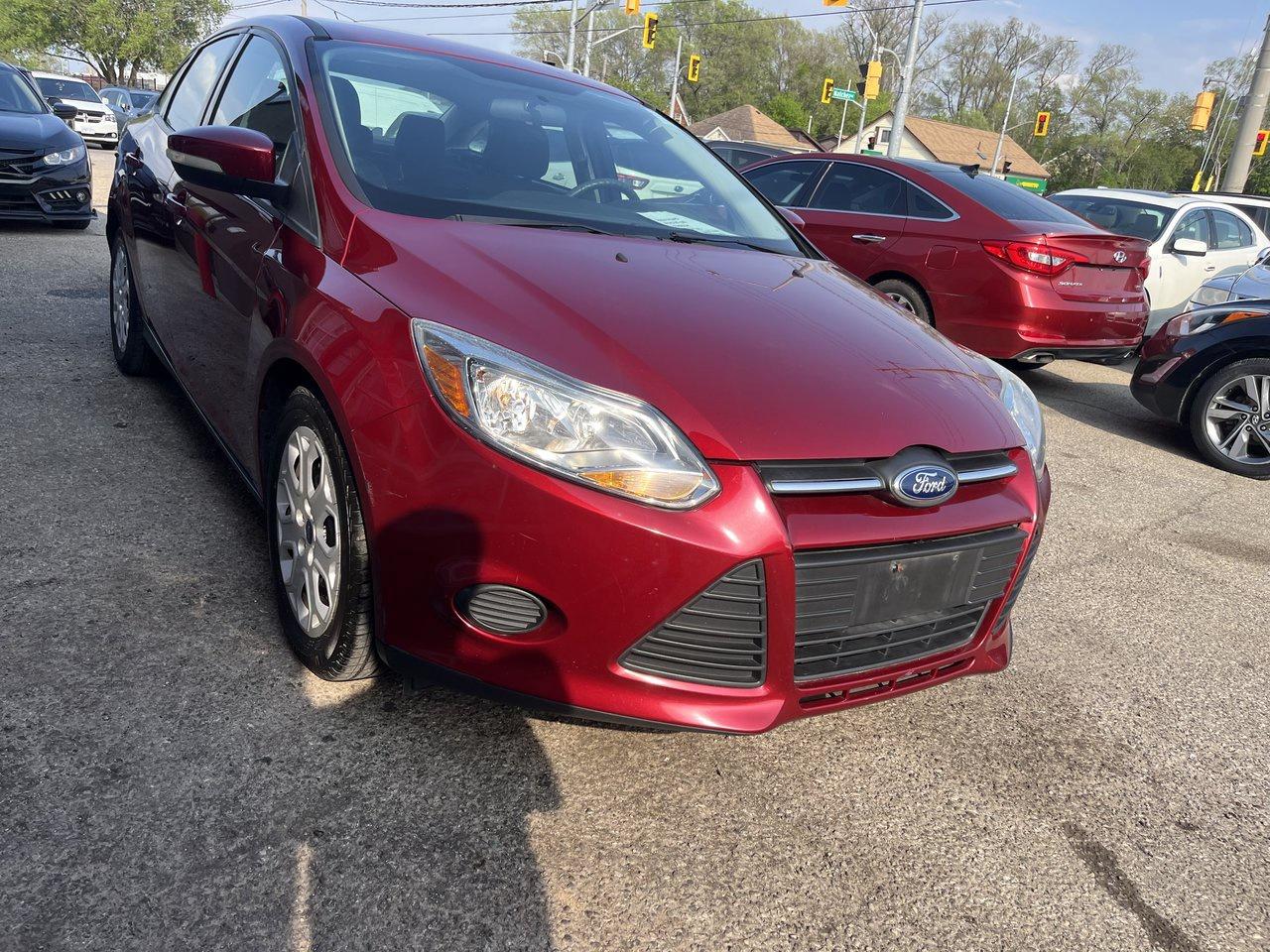 2014 Ford Focus SE Photo2