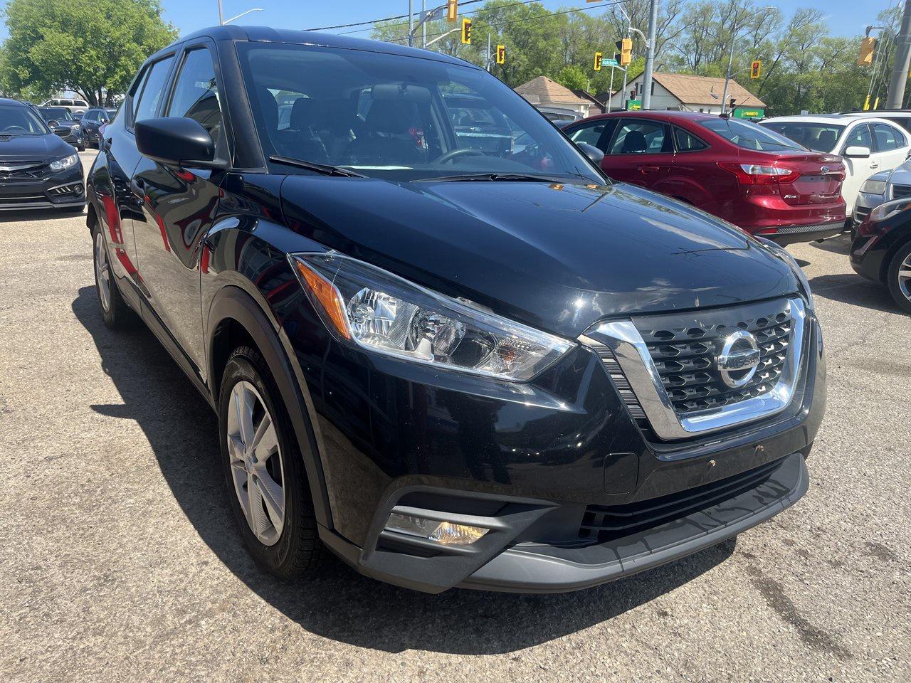 2019 Nissan Kicks S Photo2
