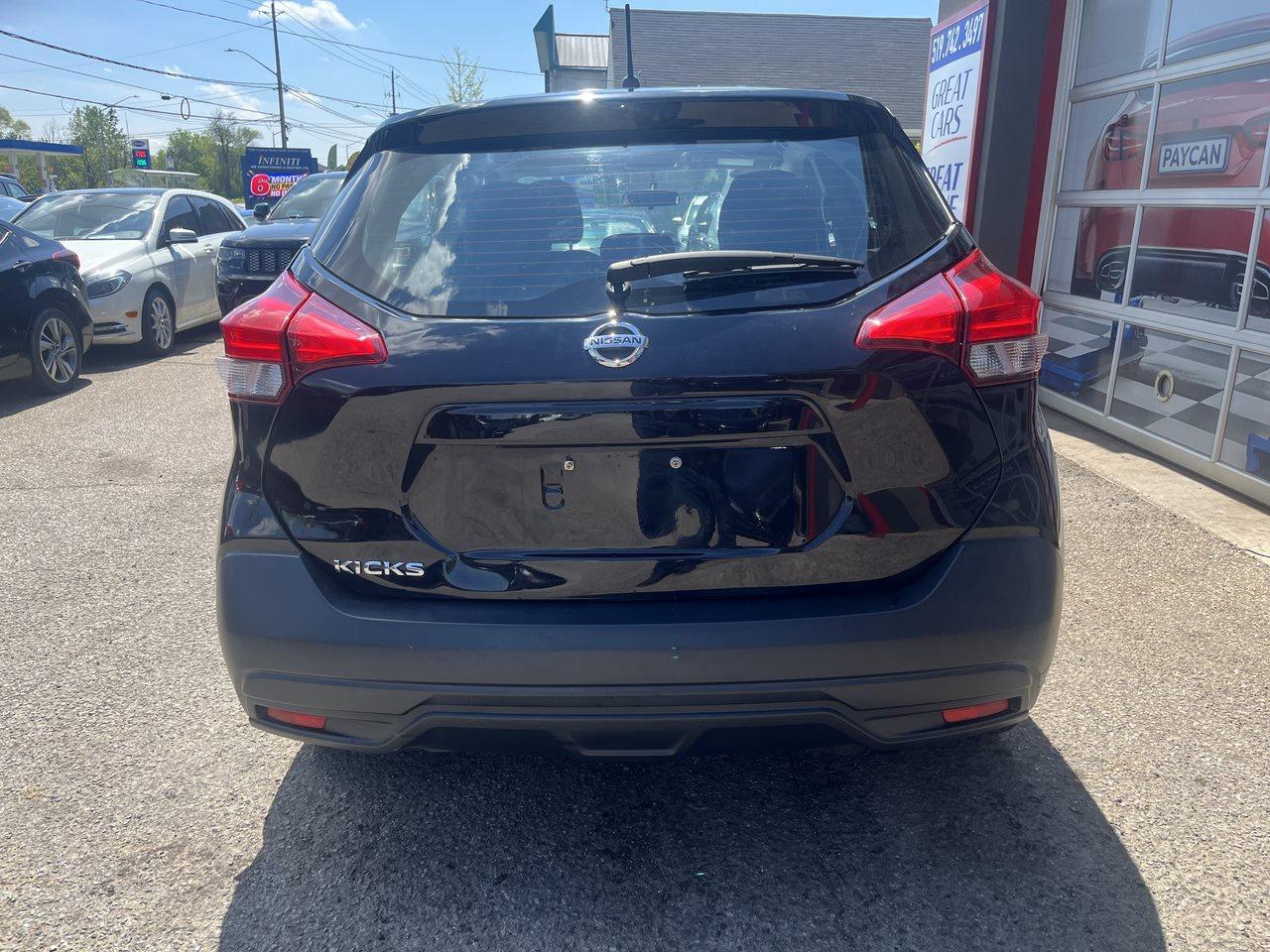 2019 Nissan Kicks S Photo4