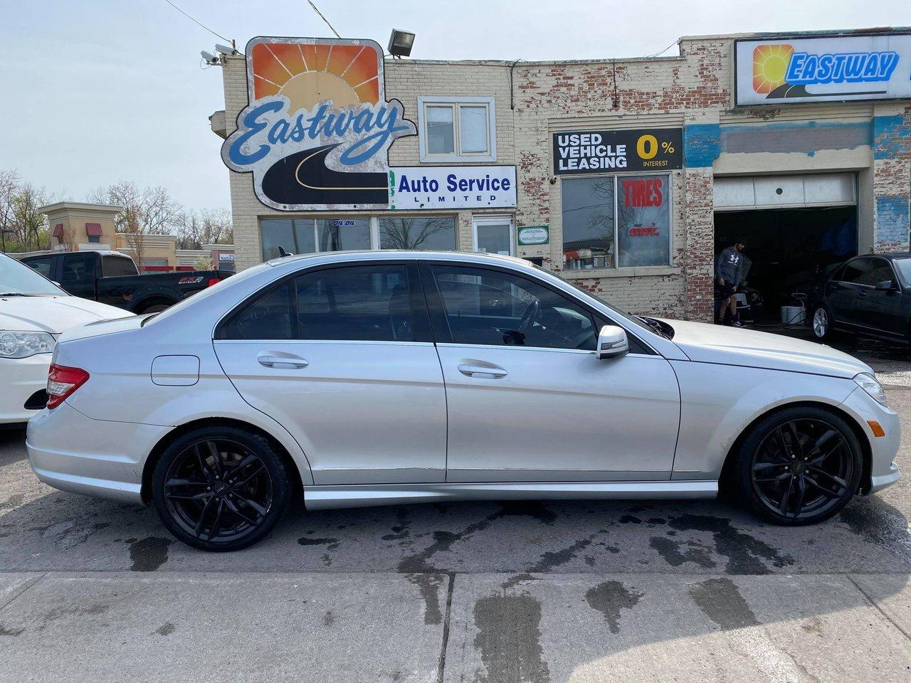 2011 Mercedes-Benz C-Class C300 4MATIC Photo2