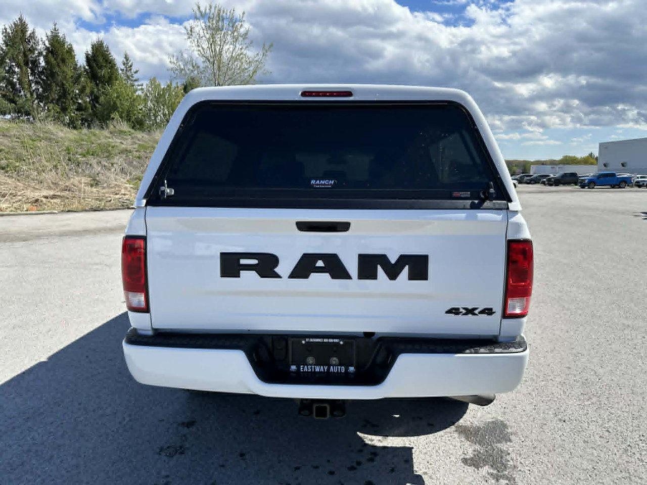 2021 RAM 1500 Classic EXPRESS Photo3