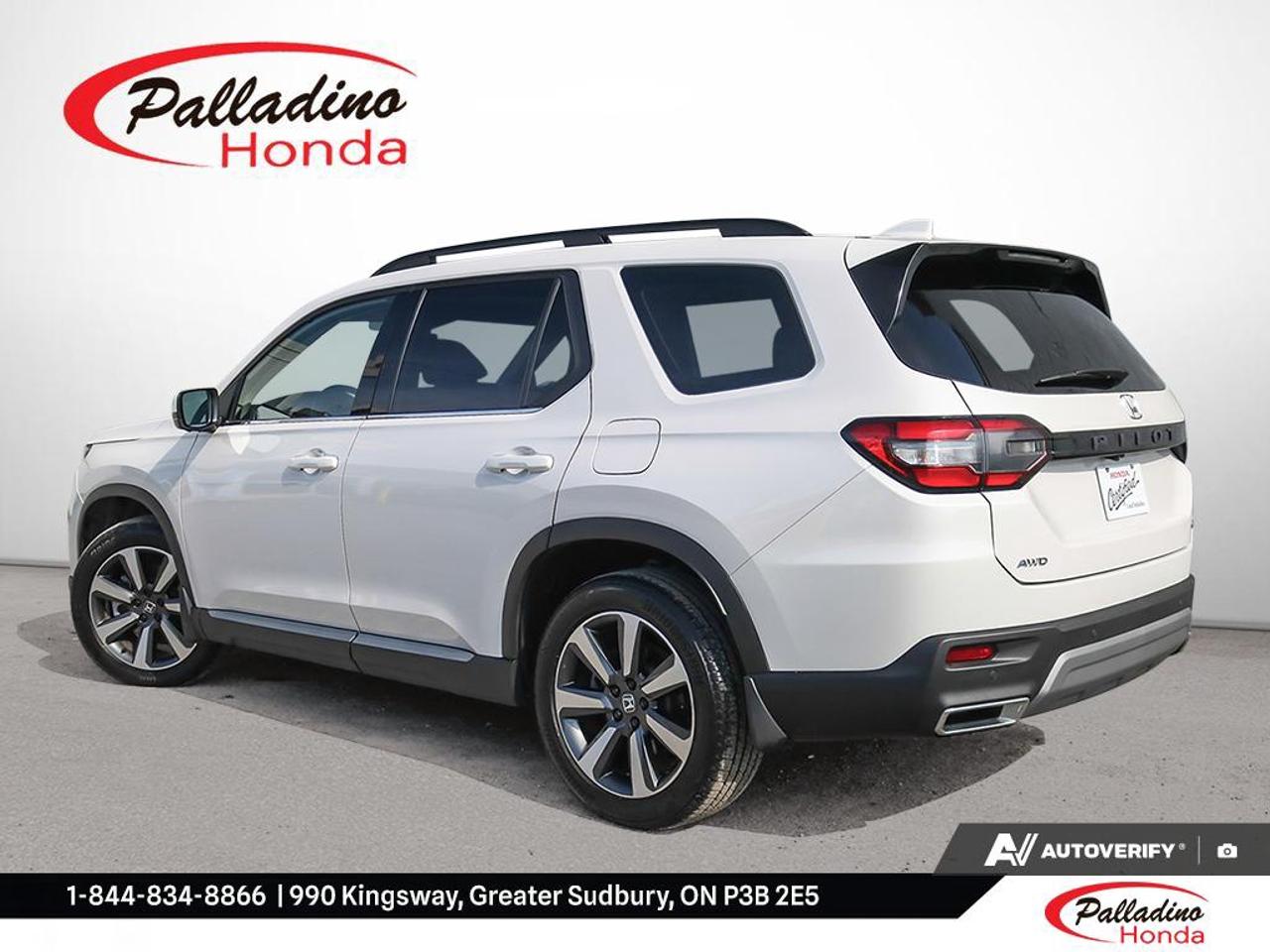 2024 Honda Pilot Touring Photo3