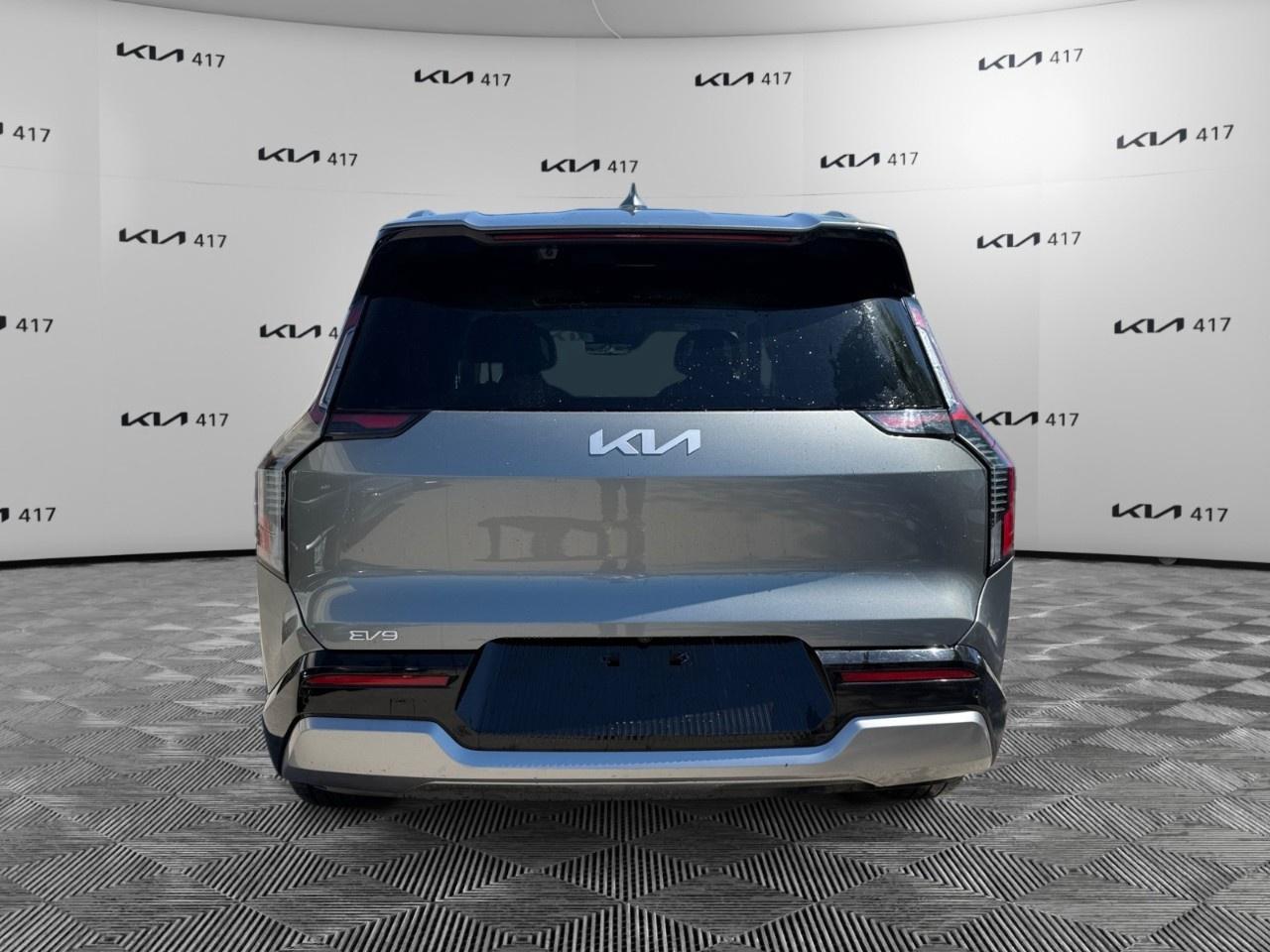2024 Kia EV9 Land w/Premium Package AWD Photo3