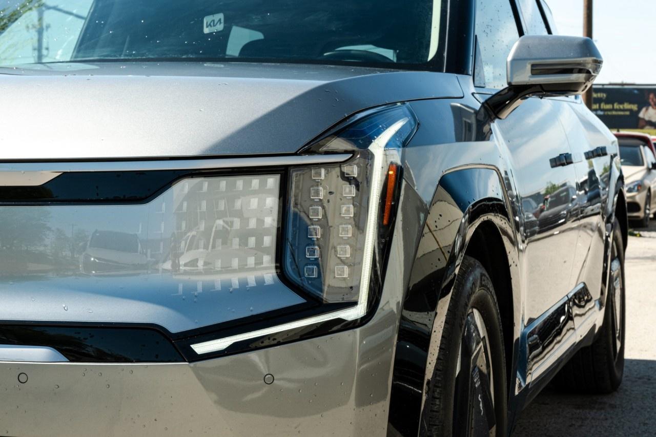 2024 Kia EV9 Land w/Premium Package AWD Photo