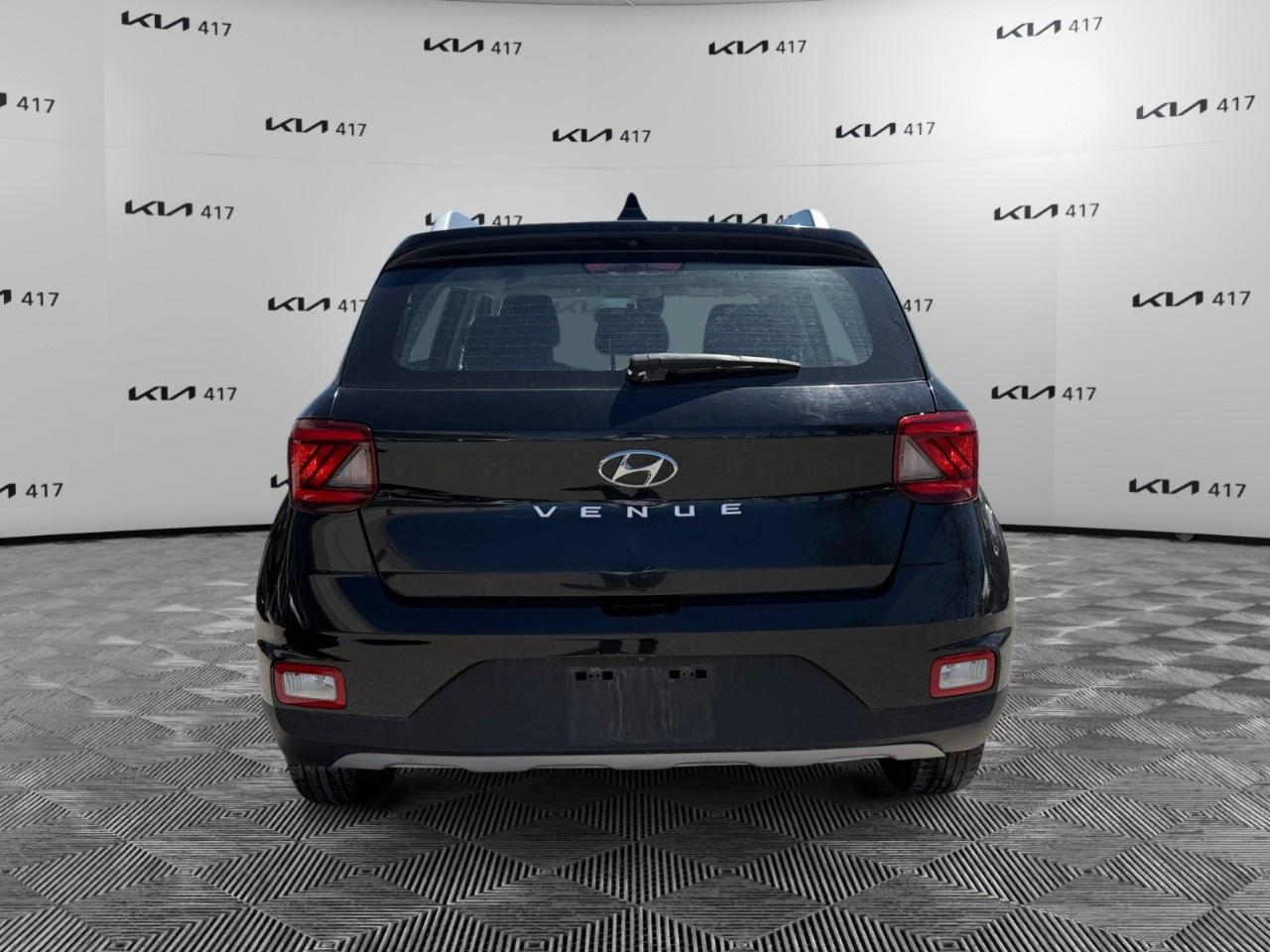 2021 Hyundai Venue Preferred IVT Photo3