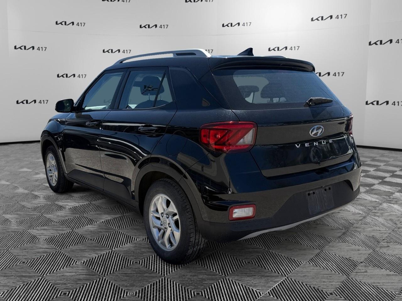 2021 Hyundai Venue Preferred IVT Photo2