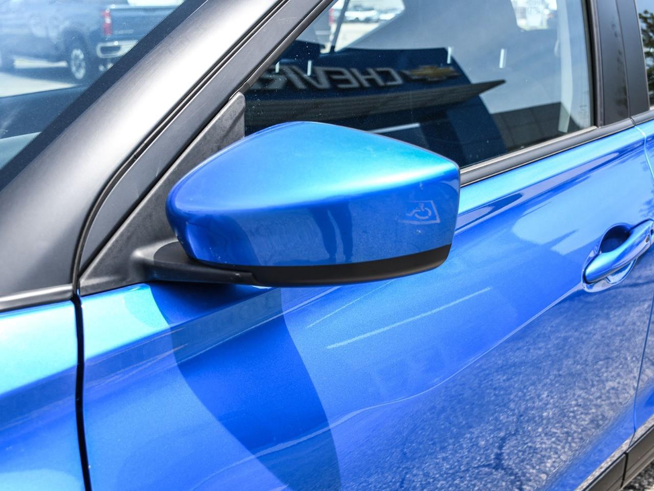2025 Nissan Kicks Play SV Photo