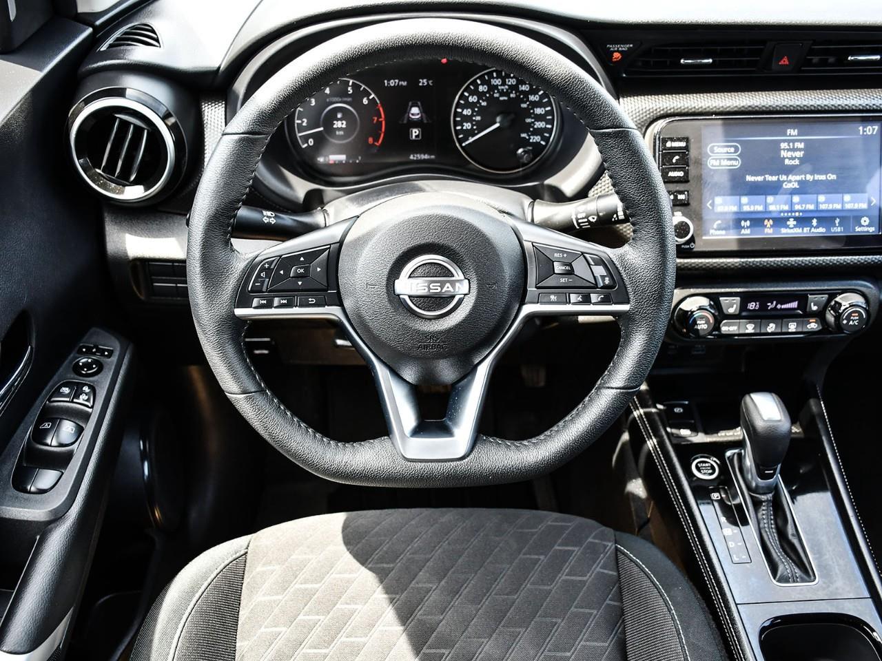 2025 Nissan Kicks Play SV Photo