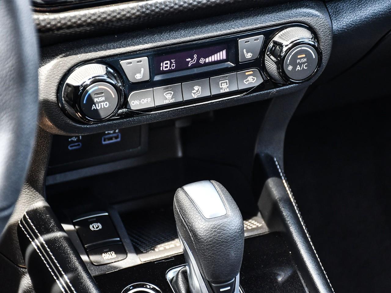 2025 Nissan Kicks Play SV Photo
