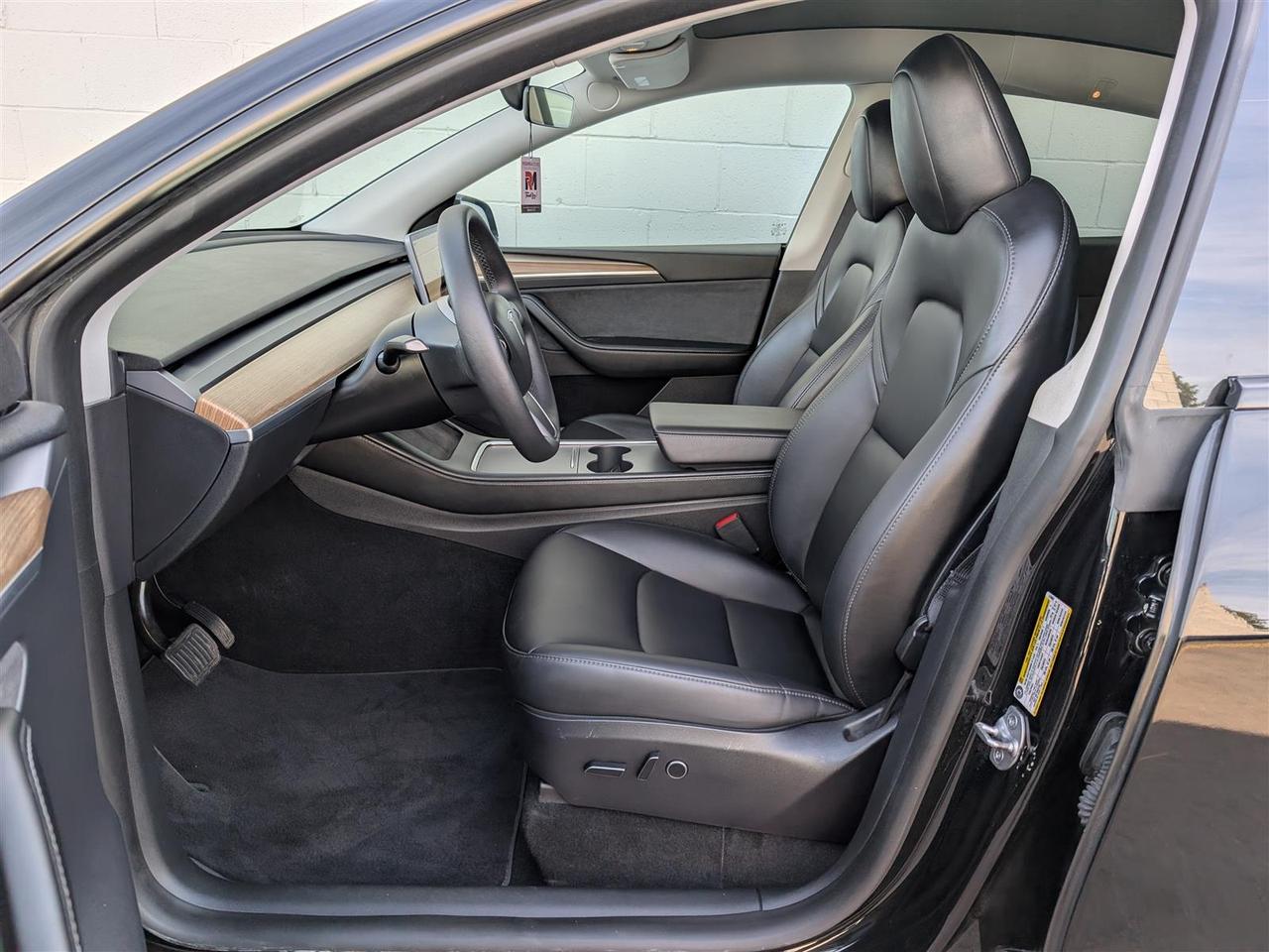 2024 Tesla Model Y LONG RANGE AWD - DUAL MOTOR Photo